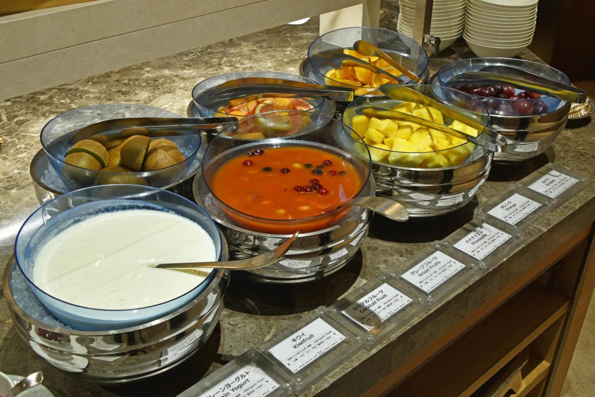Hotel Okura Fukuoka Fukuoka  Exterior photo A selection of fruit and yoghurt at a buffet