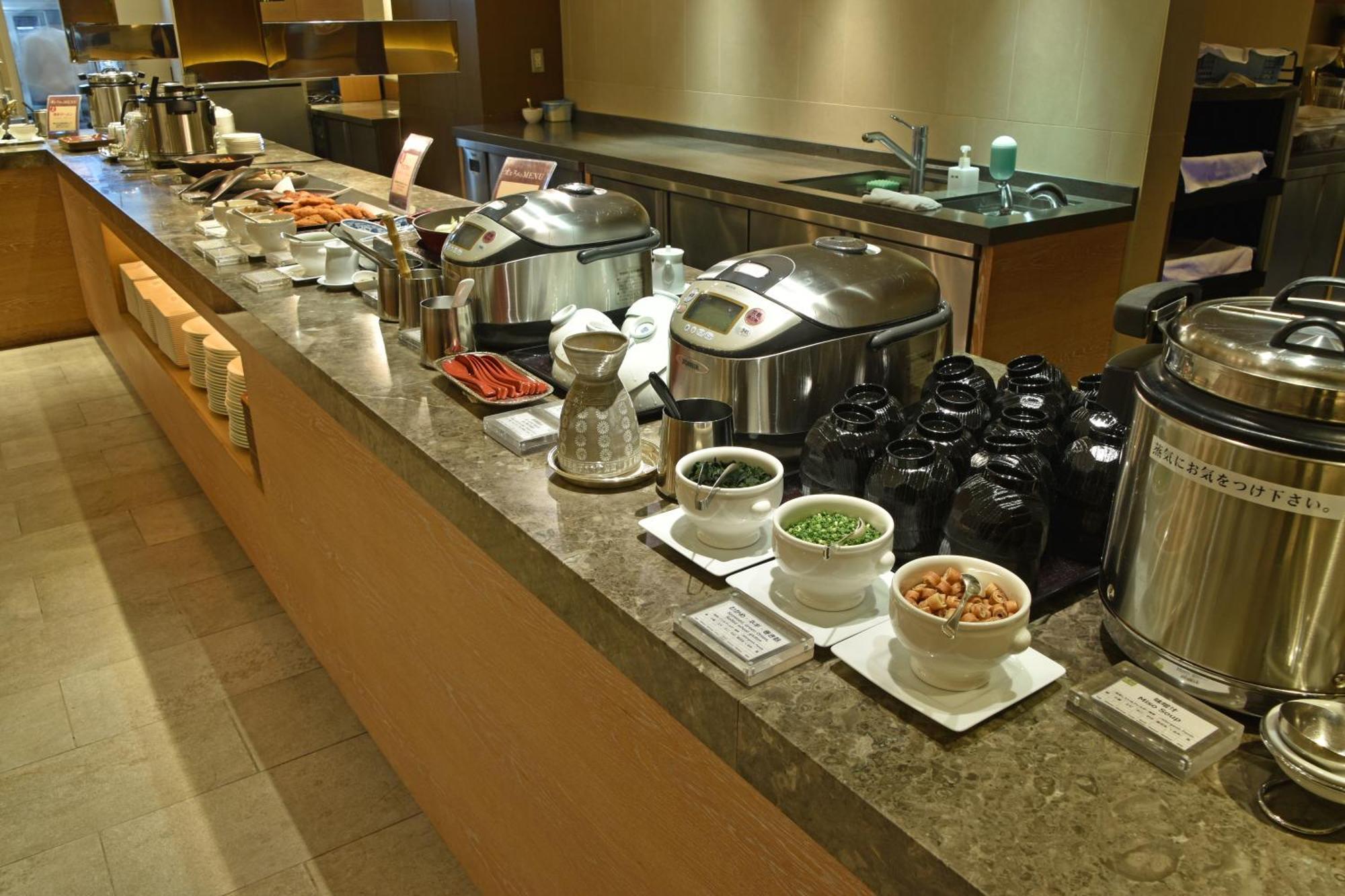 Hotel Okura Fukuoka Fukuoka  Exterior photo A buffet at a hotel