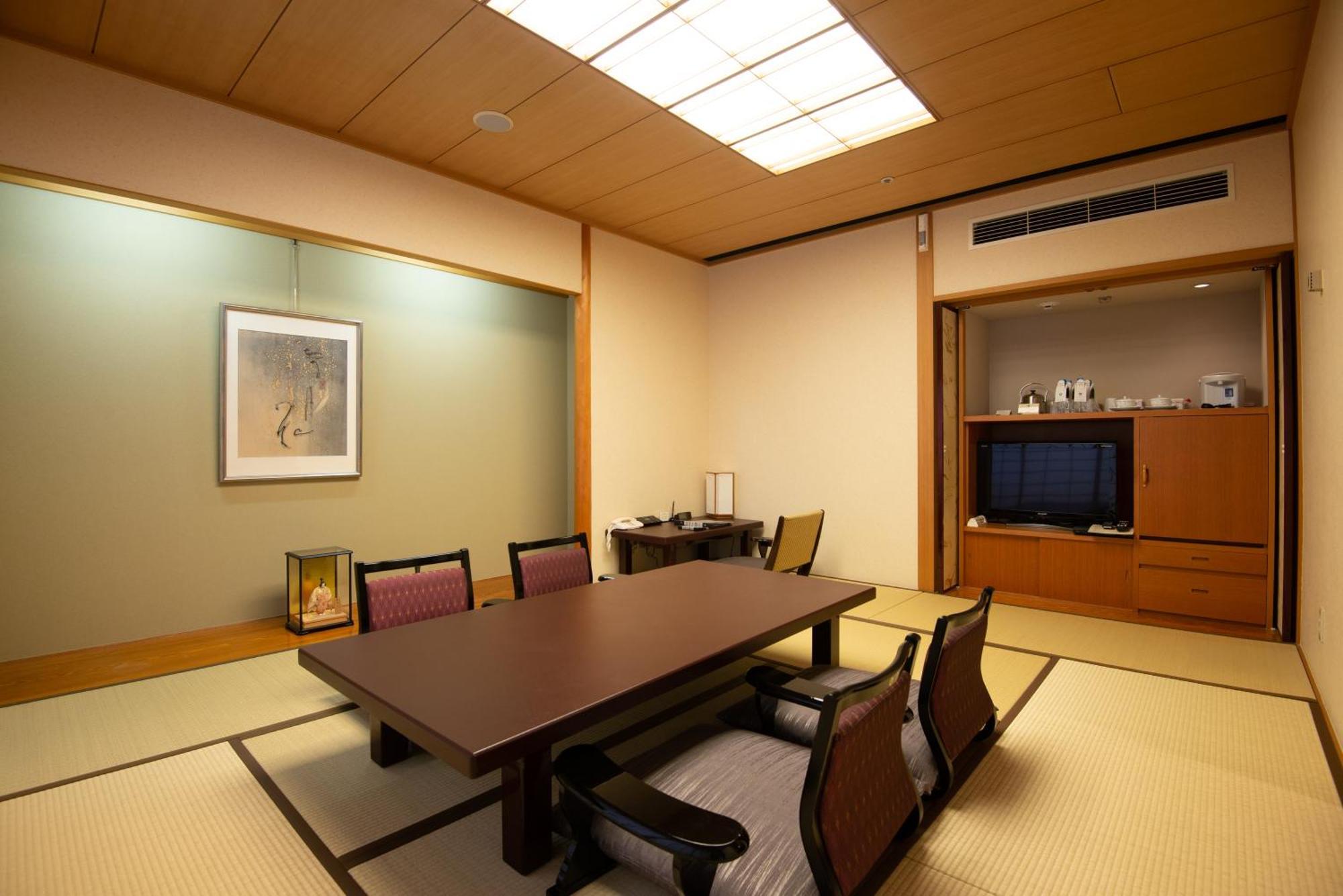 Hotel Okura Fukuoka Fukuoka  Exterior photo A Japanese-style room at the hotel